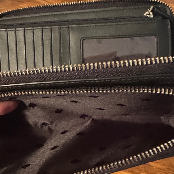 Kate Spade Staci Large
Carryall Beige Black Leather Wristlet K5786 Msrp $239 - Picture 10 of 11